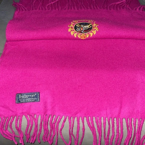 Preloved Burberry lambwool scarf great condition pink purplish color 74”X14 1/2”